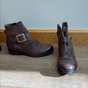 Women's Brown Leather Ankle Boots Miz Mooz New York City excellent condition